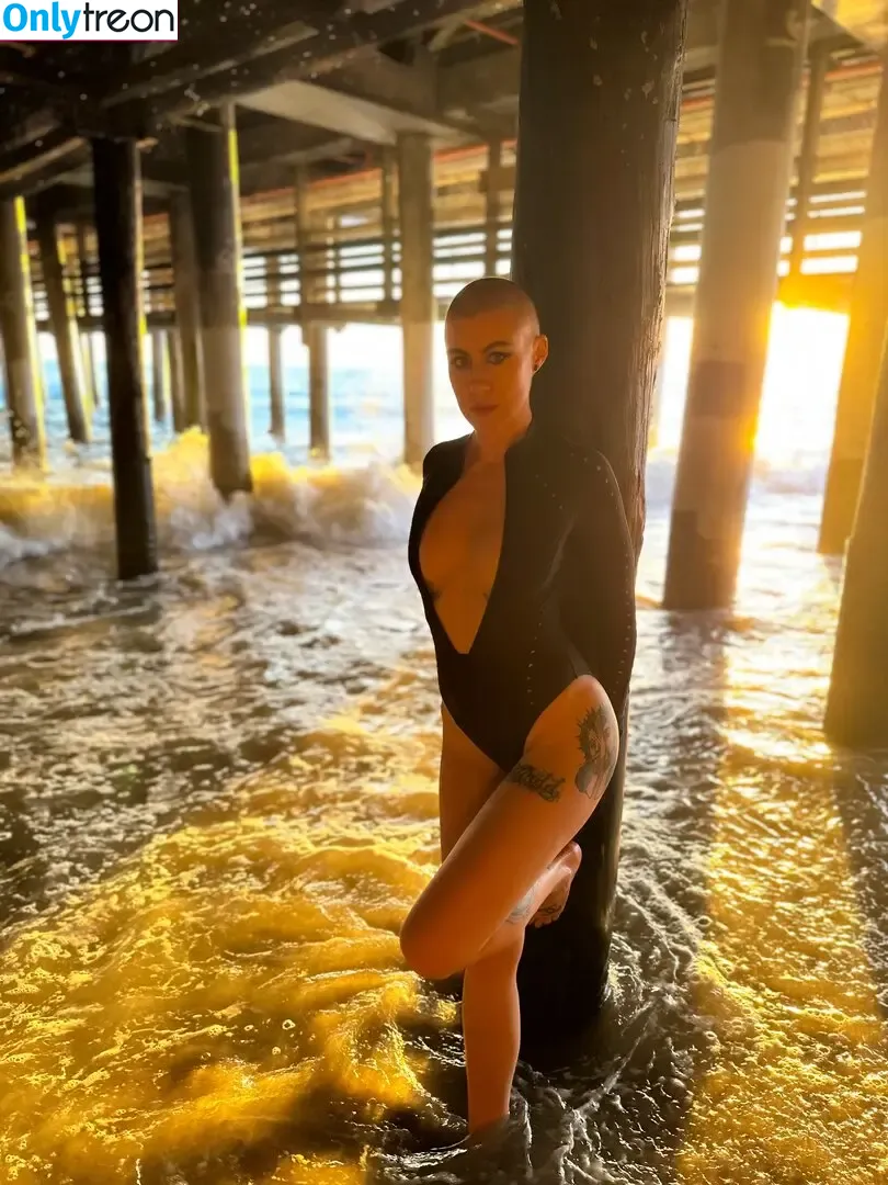 Comicbookgirl19 nude photo #0969 (DanikaXIX / pirateflagnislandgirl)