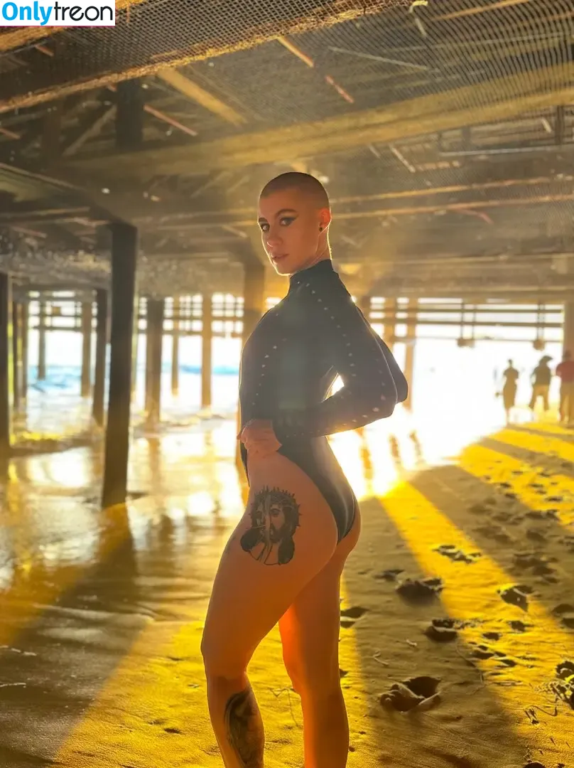Comicbookgirl19 nude photo #0971 (DanikaXIX / pirateflagnislandgirl)