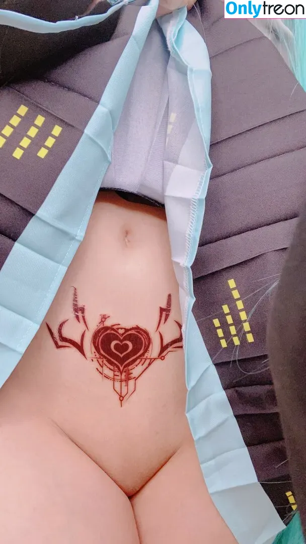 como.exe nude photo #0103 (Comonun / hitori.exe)