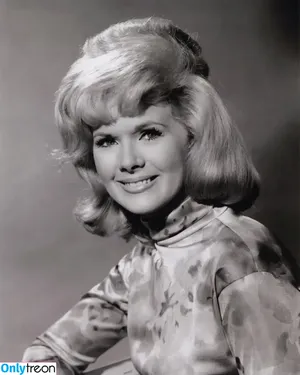 Connie Stevens / theconniestevens nude photo #0065