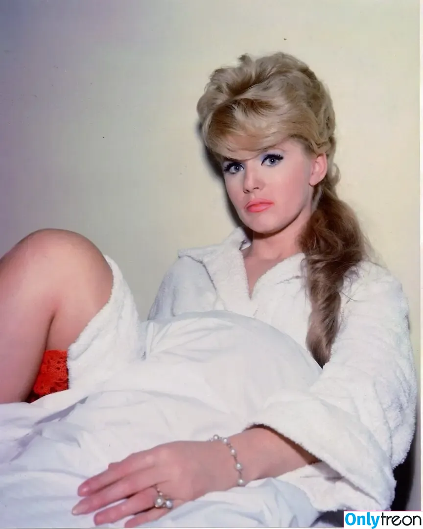 Connie Stevens nude photo #0011 (theconniestevens)