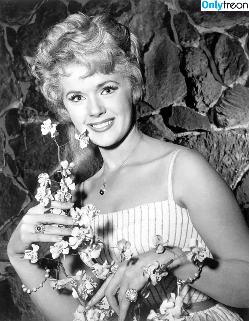 Connie Stevens nude photo #0013 (theconniestevens)