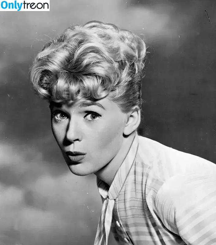 Connie Stevens nude photo #0016 (theconniestevens)
