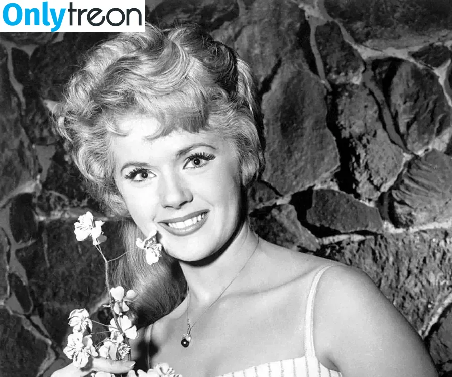 Connie Stevens nude photo #0035 (theconniestevens)