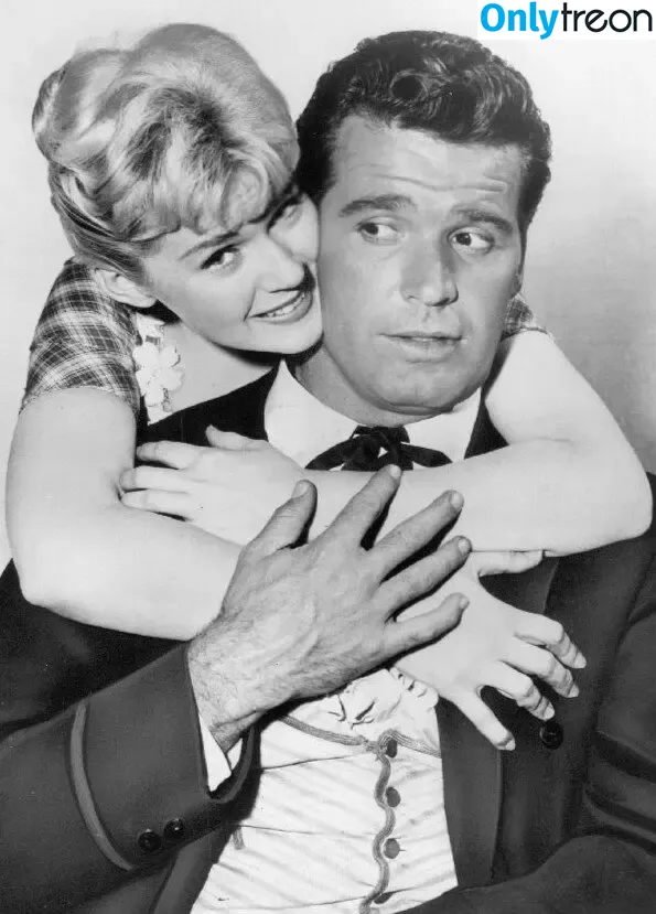 Connie Stevens nude photo #0041 (theconniestevens)
