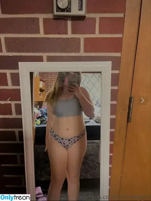 cora.iarossiii / cora_iarossii nude photo #0004