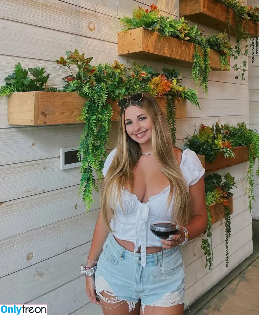 Corrina M nude photo #0031 (corinnakopf / corrinamehiel)