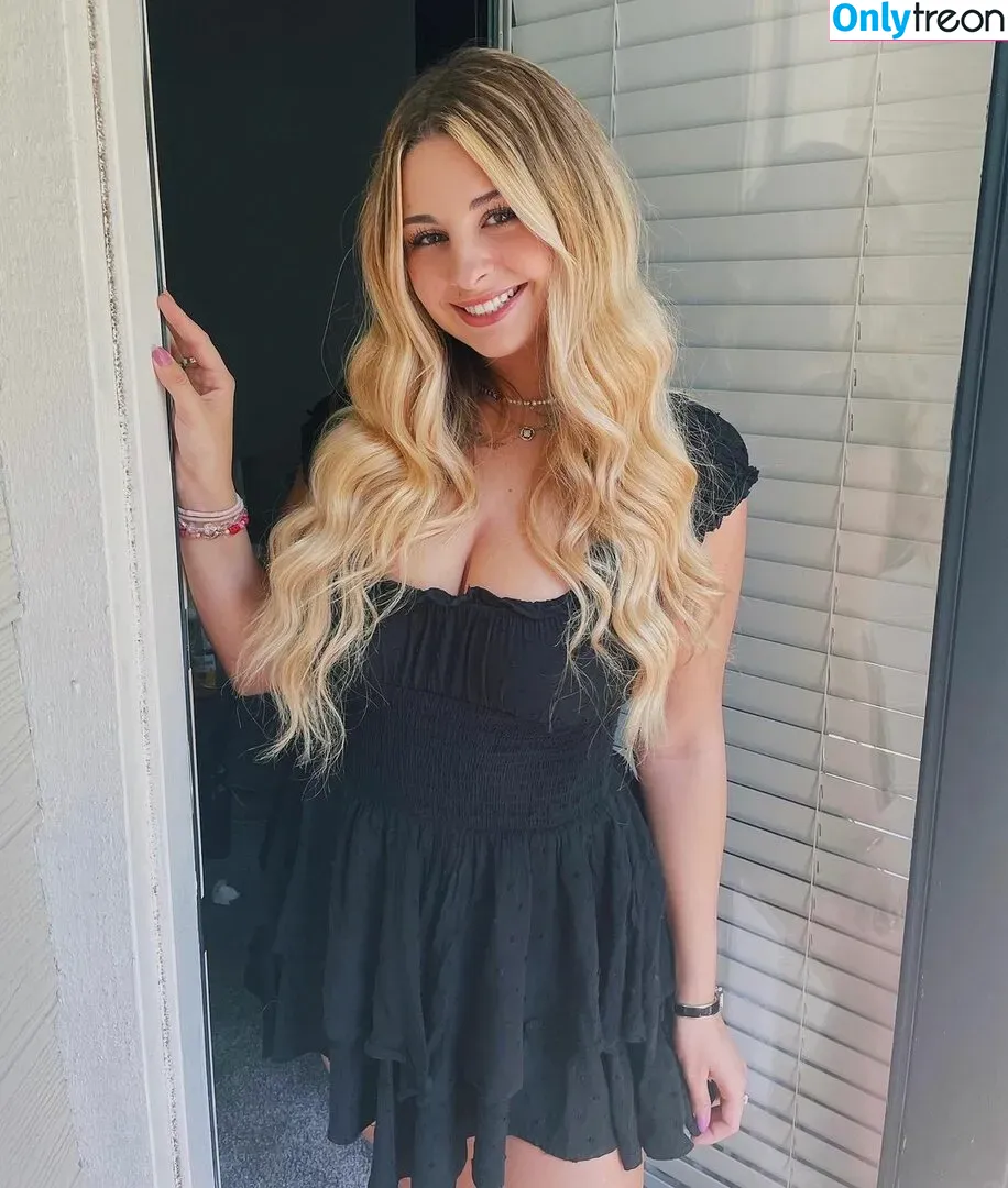 Corrina M nude photo #0044 (corinnakopf / corrinamehiel)
