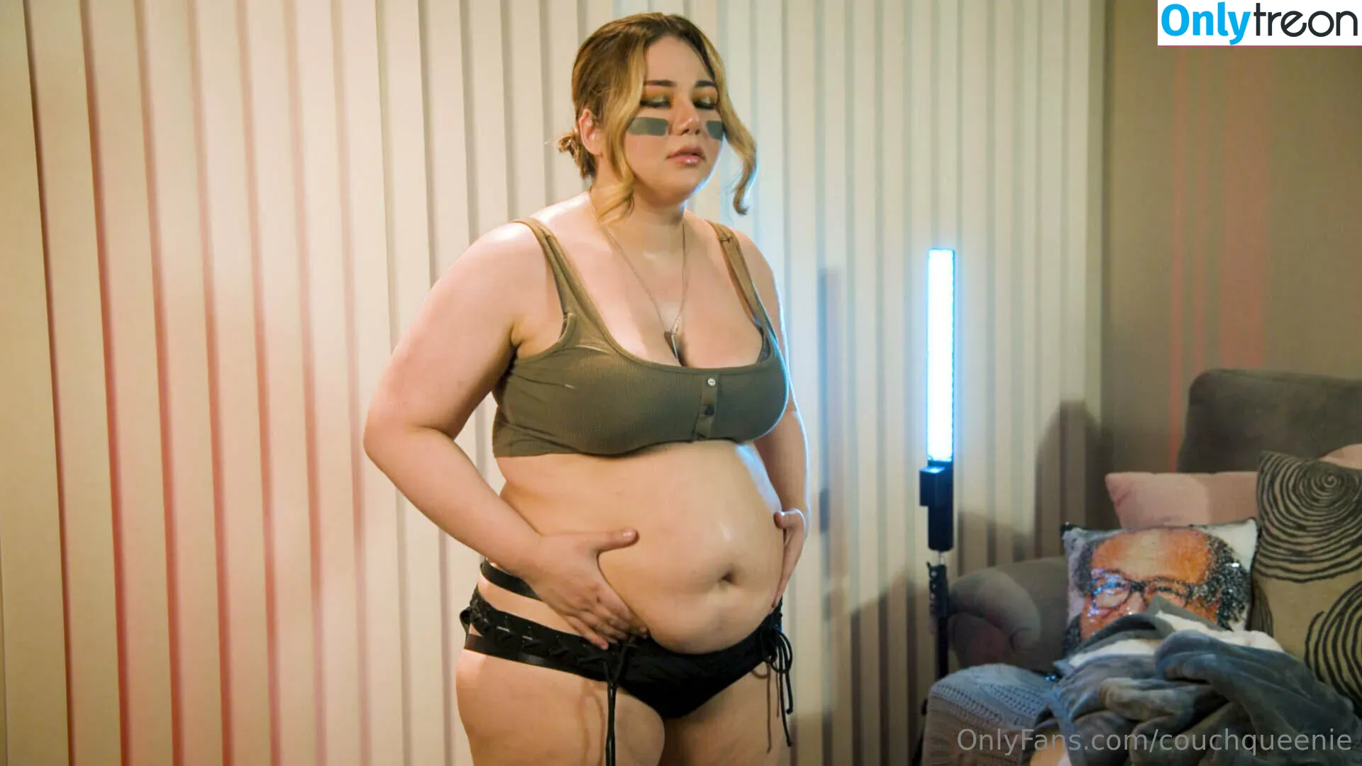 couchqueenie nude photo #0006 (couchqueenie)