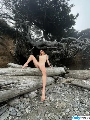 Court_hes / court.hes / court.inthewild / theuntamedpixie nude photo #0018