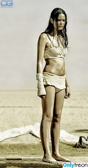 Courtney Eaton / courtneyeaton nude photo #0065