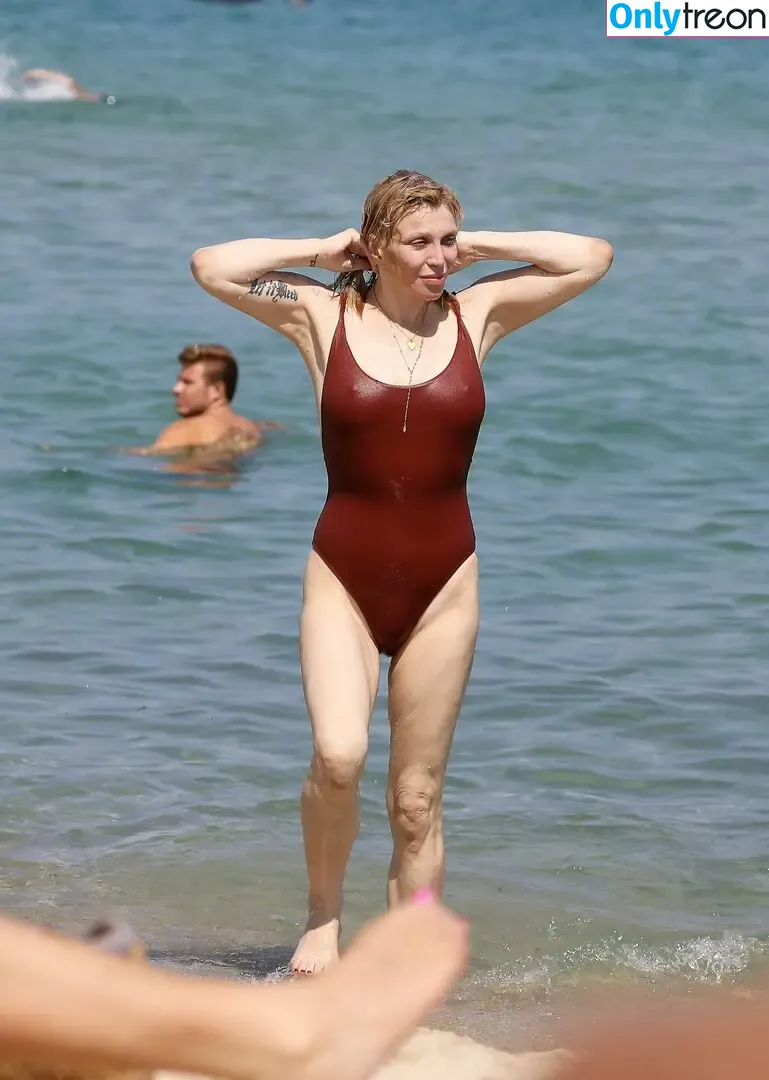 Courtney Love nude photo #0069 (courtney / courtneylove)