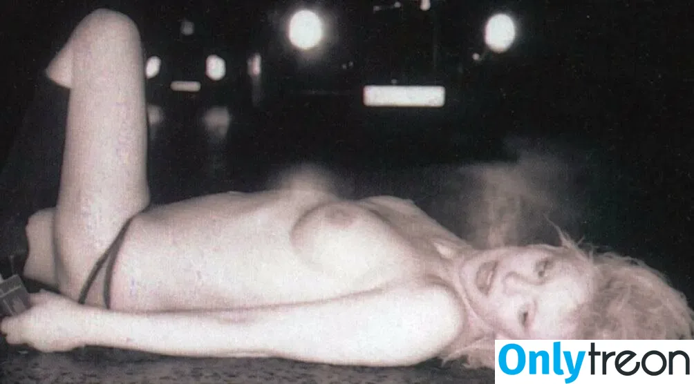 Courtney Love nude photo #0100 (courtney / courtneylove)