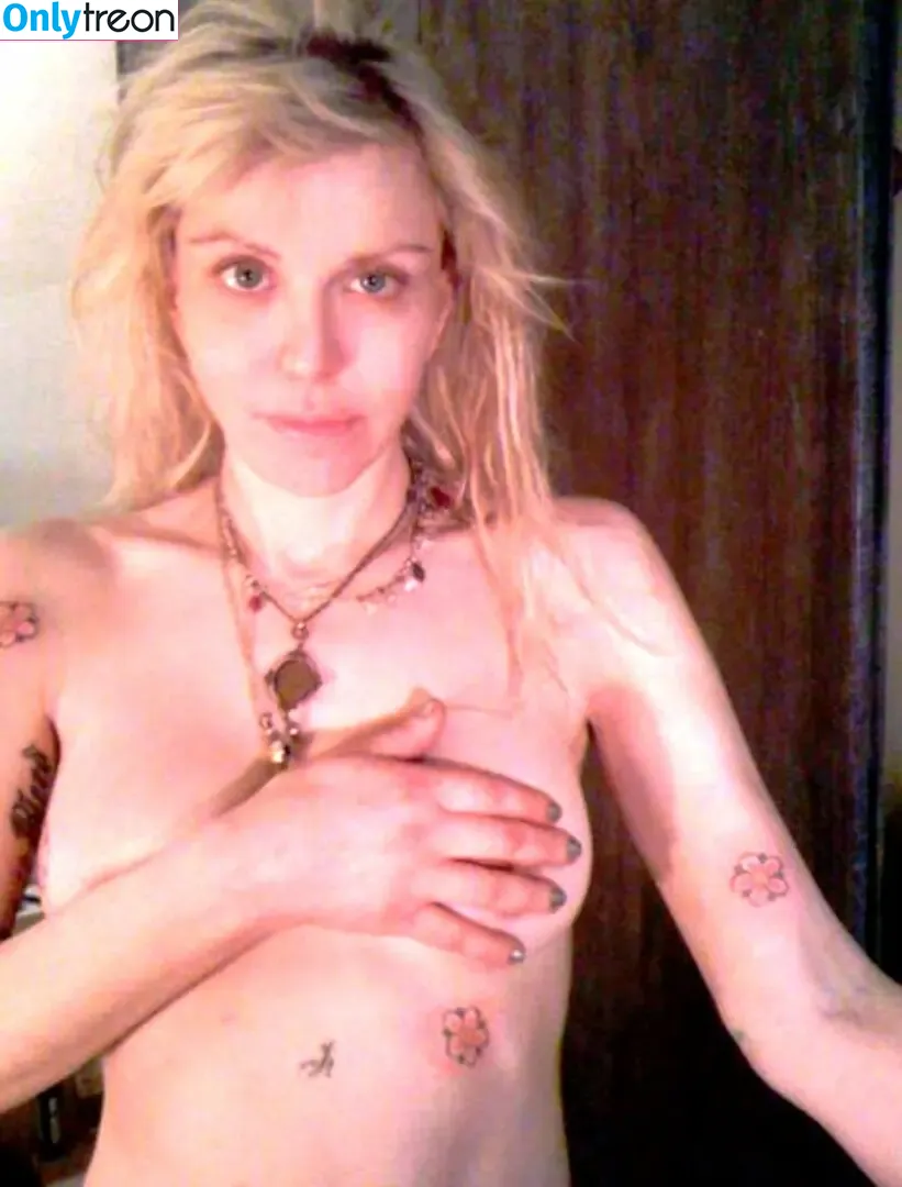 Courtney Love nude photo #0113 (courtney / courtneylove)