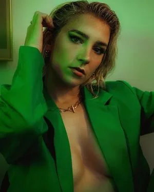 Courtney Miller / co_mill / pikagurlx / typicalvlogs nude photo #0016