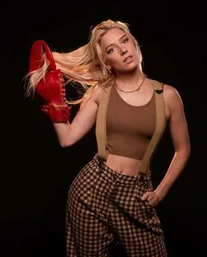 Courtney Miller / co_mill / pikagurlx / typicalvlogs nude photo #0123
