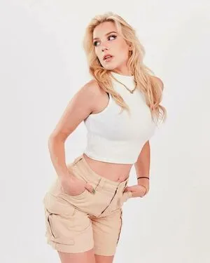 Courtney Miller / co_mill / pikagurlx / typicalvlogs nude photo #0141