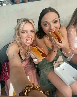 Courtney Miller / co_mill / pikagurlx / typicalvlogs nude photo #0273