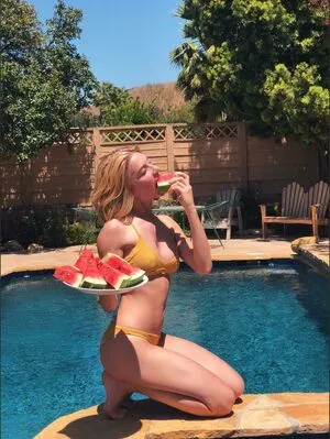 Courtney Miller / co_mill / pikagurlx / typicalvlogs nude photo #0325