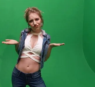 Courtney Miller / co_mill / pikagurlx / typicalvlogs nude photo #0326