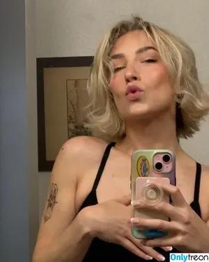 Courtney Miller / co_mill / pikagurlx / typicalvlogs nude photo #0454