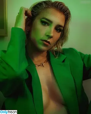 Courtney Miller / co_mill / pikagurlx / typicalvlogs nude photo #0471