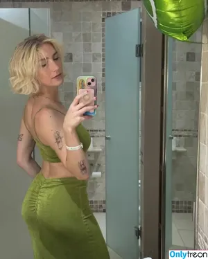 Courtney Miller / co_mill / pikagurlx / typicalvlogs nude photo #0521