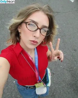 Courtney Miller / co_mill / pikagurlx / typicalvlogs nude photo #0871