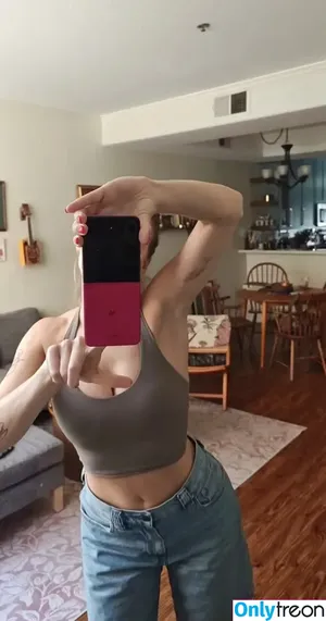 Courtney Miller / co_mill / pikagurlx / typicalvlogs nude photo #0934