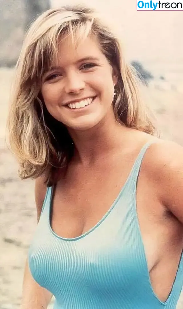 Courtney Thorne-Smith nude photo #0002 (Courtney Thorne-Smith)