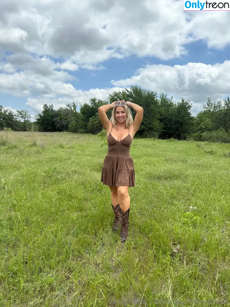 courtneyanntt nude photo #0110 (texasthighs)