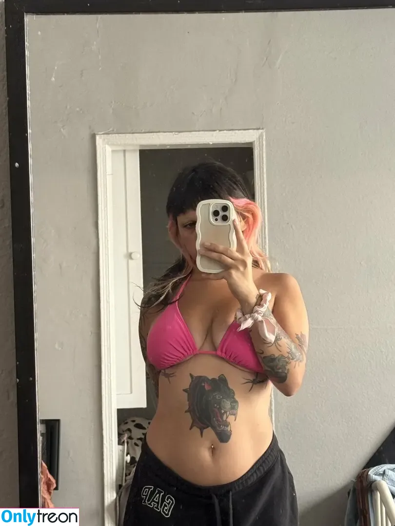cowgirllaura nude photo #0009 (lauraaadilene)