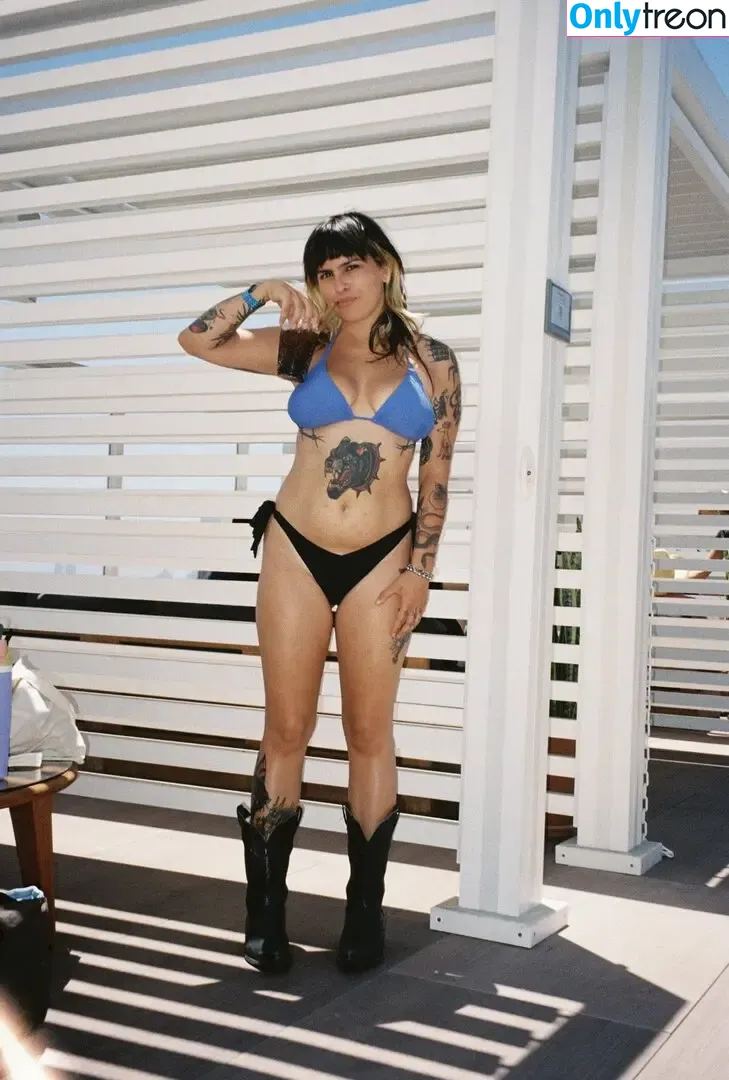 cowgirllaura nude photo #0022 (lauraaadilene)