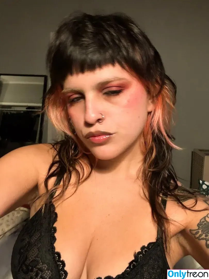 cowgirllaura nude photo #0052 (lauraaadilene)