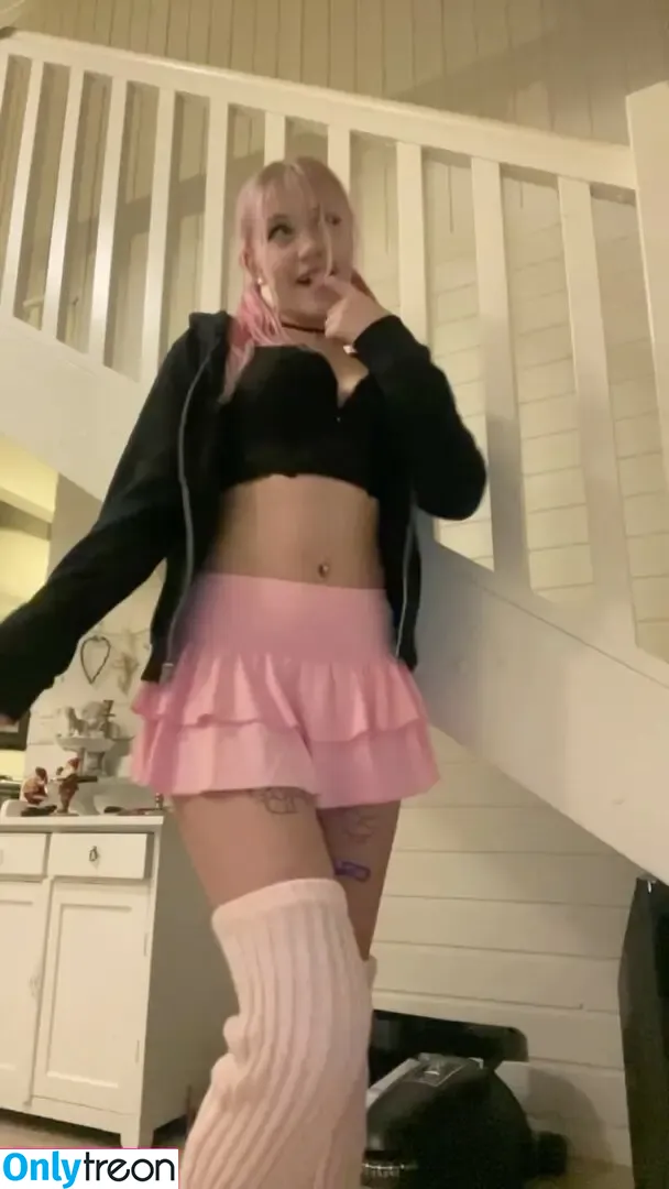 Crazyangelgirl nude photo #0005 (Neeamimmiamanda / crazyangelgirl05)