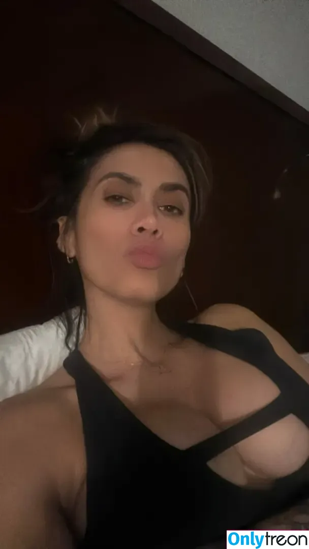 Cristina Valenzuela nude photo #0116 (Vee / cristinavox)