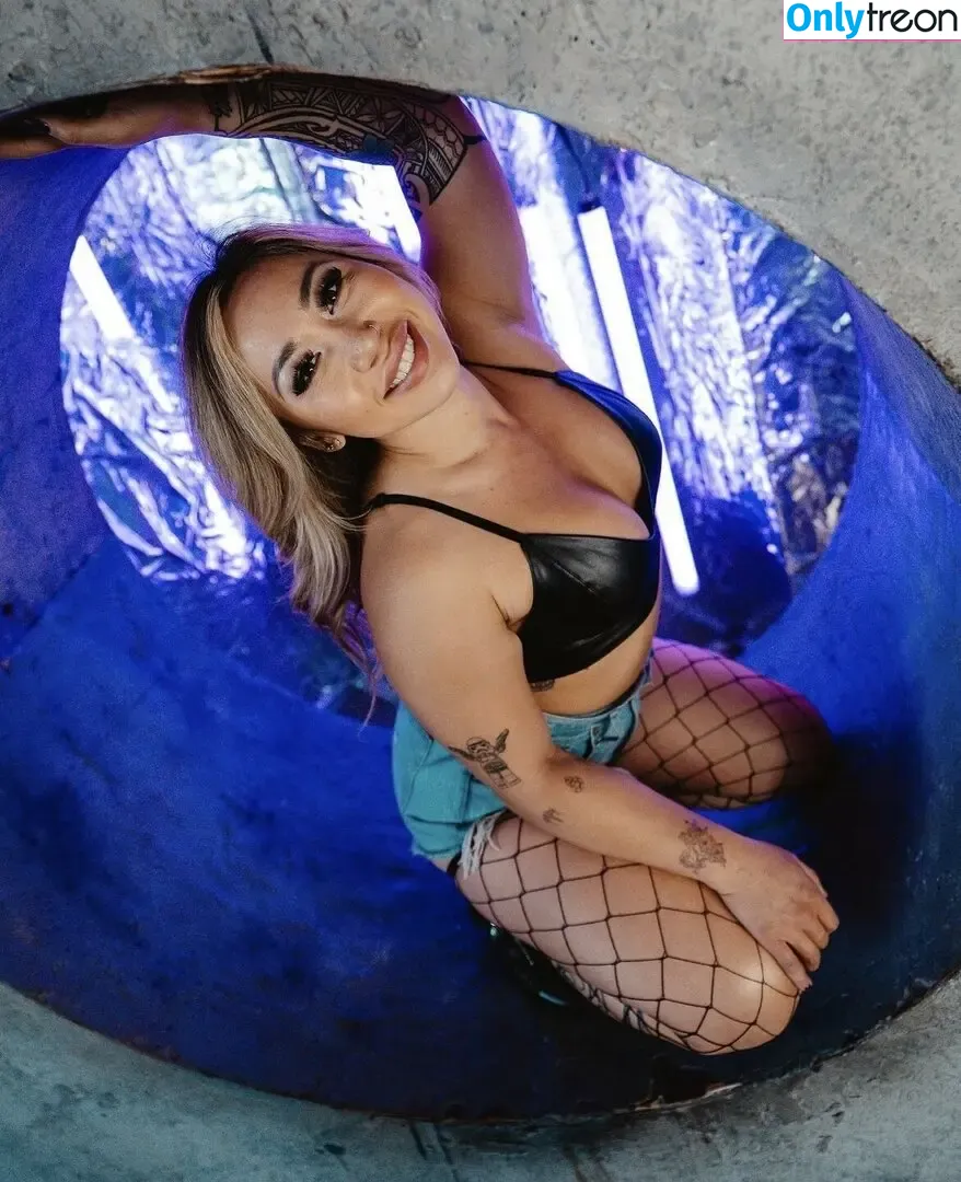 Cryssaboo nude photo #0020 (Cryssaboo)