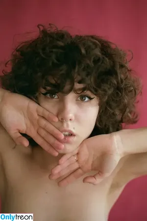 curlywiktoria / curlyvictoria / curlyyycue / wiktoria moldawiak nude photo #0006
