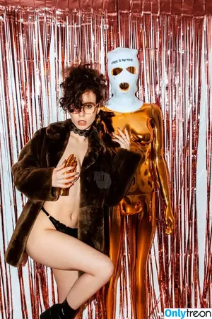 curlywiktoria / curlyvictoria / curlyyycue / wiktoria moldawiak nude photo #0021