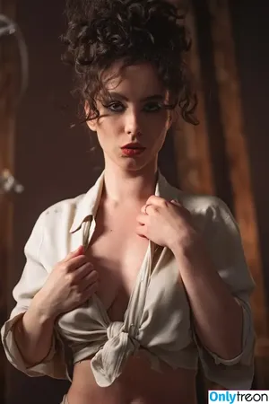 curlywiktoria / curlyvictoria / curlyyycue / wiktoria moldawiak nude photo #0055