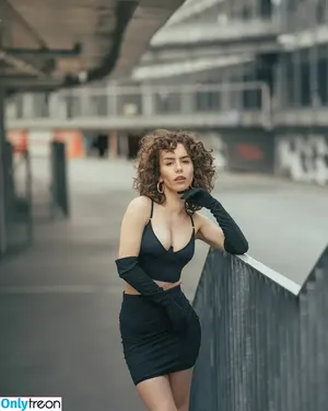 curlywiktoria / curlyvictoria / curlyyycue / wiktoria moldawiak nude photo #0147