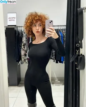 curlywiktoria / curlyvictoria / curlyyycue / wiktoria moldawiak nude photo #0148