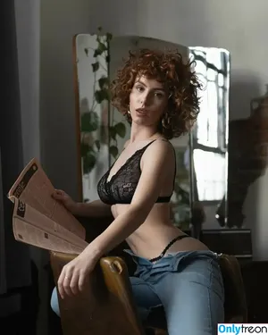 curlywiktoria / curlyvictoria / curlyyycue / wiktoria moldawiak nude photo #0152