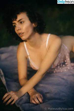 curlywiktoria / curlyvictoria / curlyyycue / wiktoria moldawiak nude photo #0181