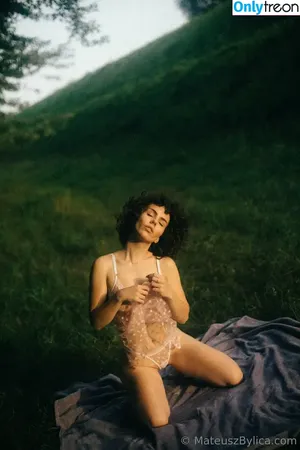 curlywiktoria / curlyvictoria / curlyyycue / wiktoria moldawiak nude photo #0182