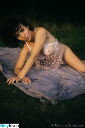curlywiktoria / curlyvictoria / curlyyycue / wiktoria moldawiak nude photo #0183