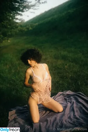 curlywiktoria / curlyvictoria / curlyyycue / wiktoria moldawiak nude photo #0188