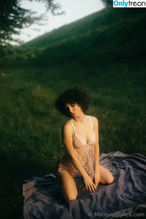 curlywiktoria / curlyvictoria / curlyyycue / wiktoria moldawiak nude photo #0191