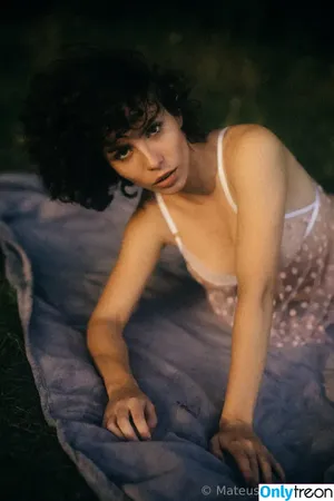 curlywiktoria / curlyvictoria / curlyyycue / wiktoria moldawiak nude photo #0192