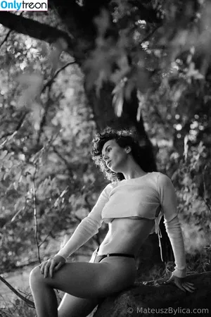 curlywiktoria / curlyvictoria / curlyyycue / wiktoria moldawiak nude photo #0195